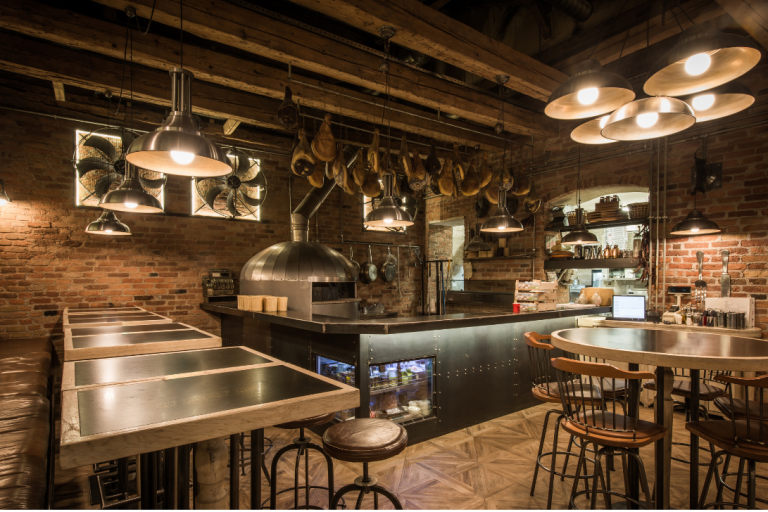 Equipo profesional en pizzería